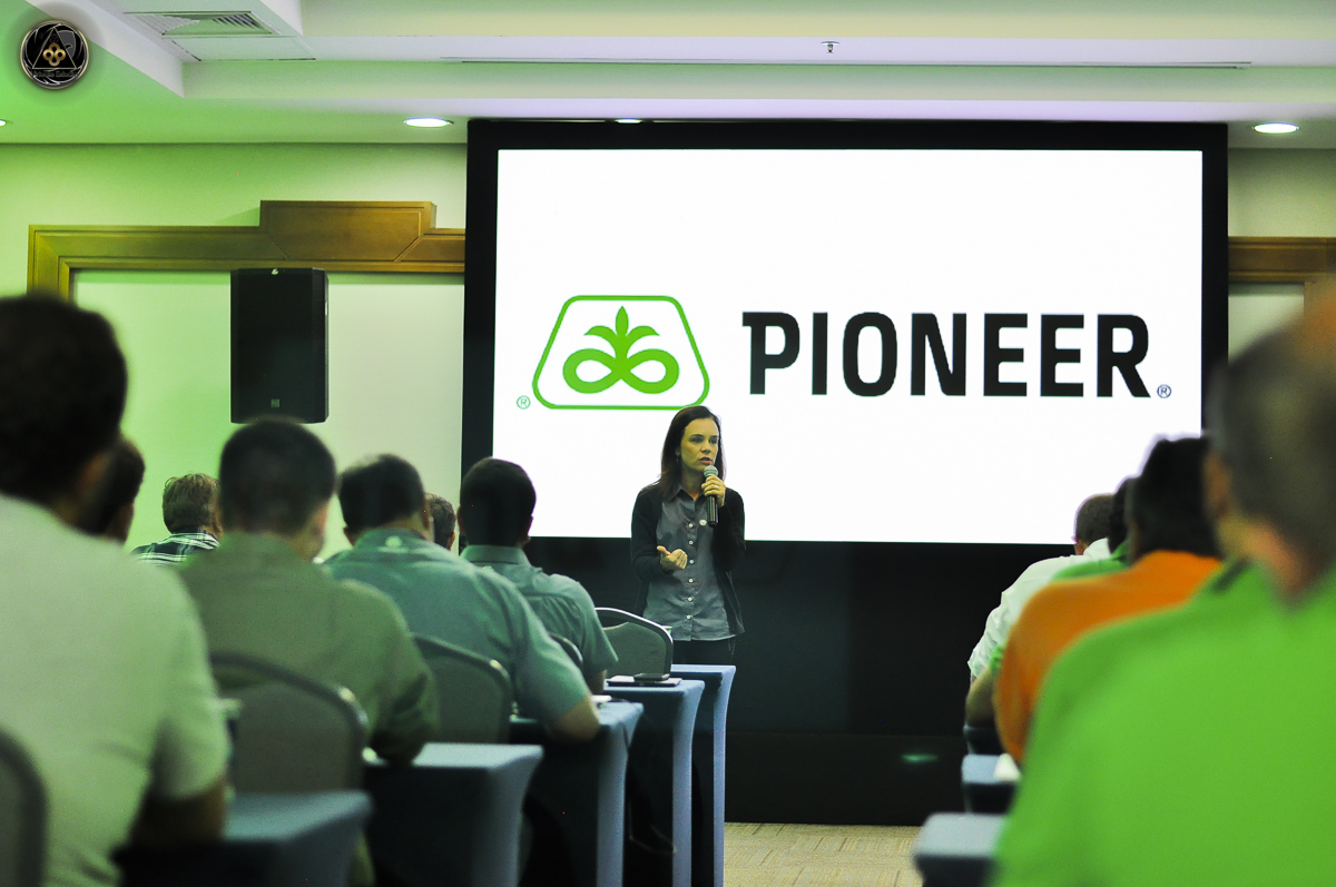 Fotografia de apresentação em evento corporativo
